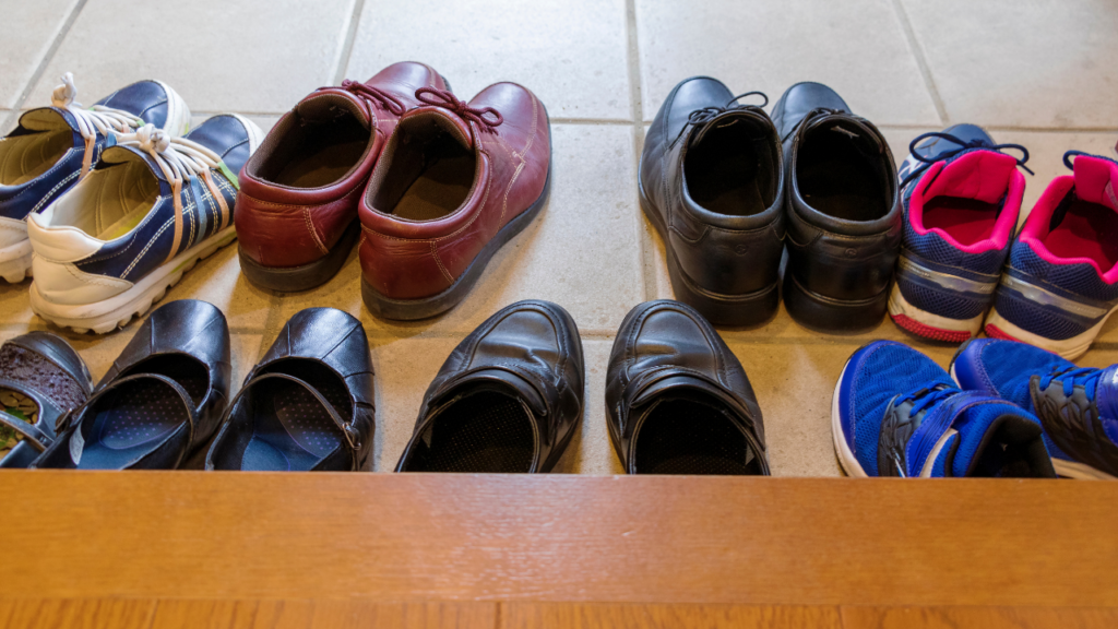 靴の臭いには「緑茶パック」が効く！天然の消臭剤