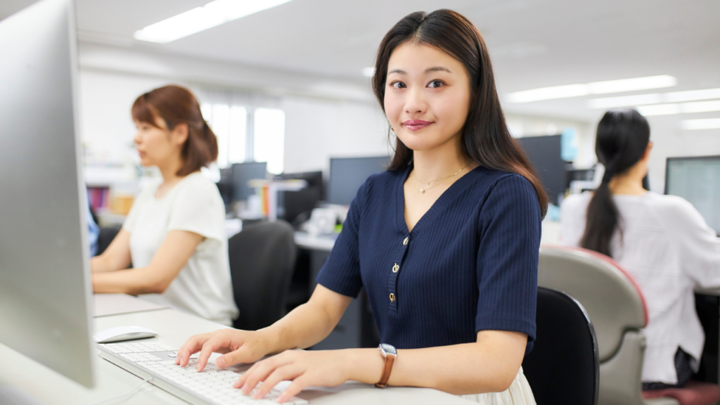 逆に職場で好かれる人の特徴｜いますぐ真似できる行動習慣