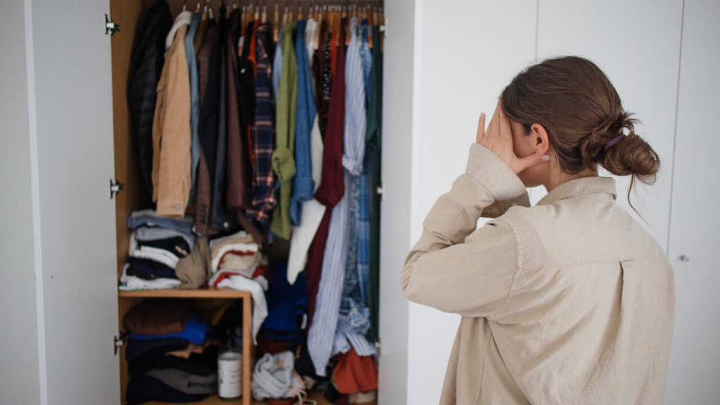 クローゼット整理の方法｜服が多くてもスッキリ片付く7つのテクニック