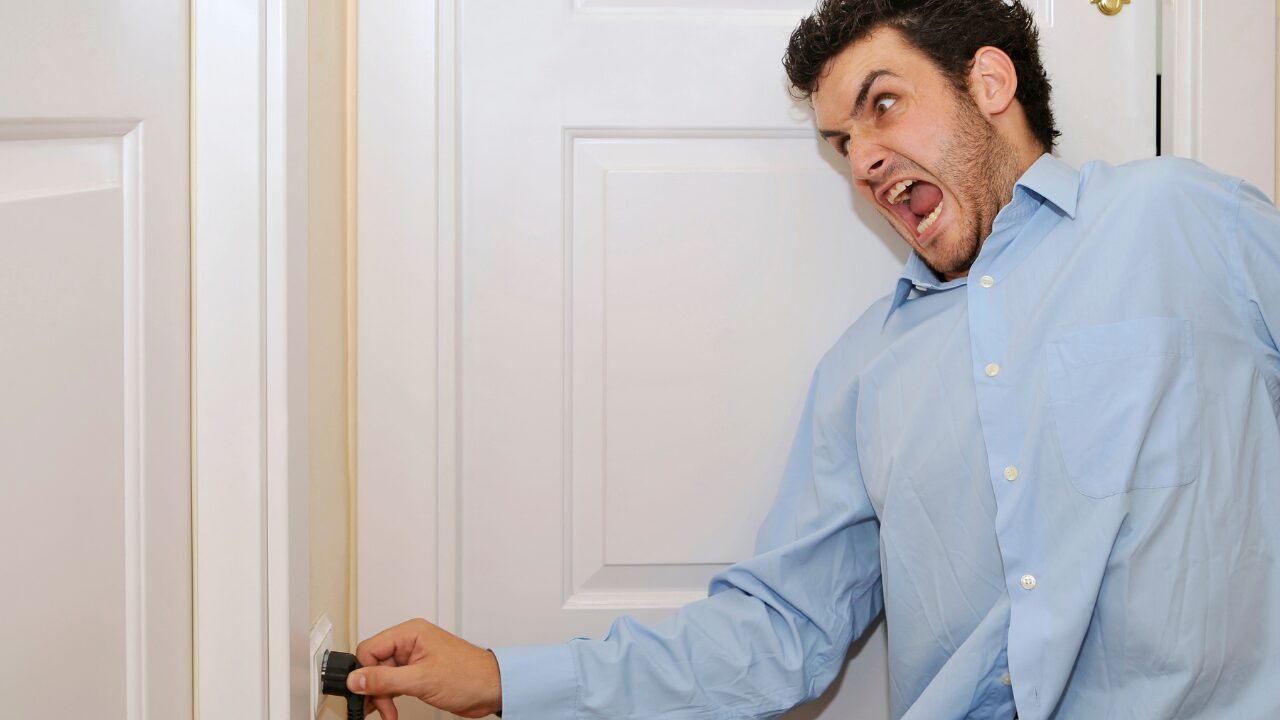 静電気のバチッを防ぐには？冬の乾燥対策おすすめアイテム15選【静電気体質も安心】