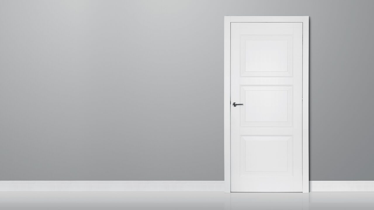 ドアが勝手に閉まる原因と対処法｜自分でできる簡単修理術