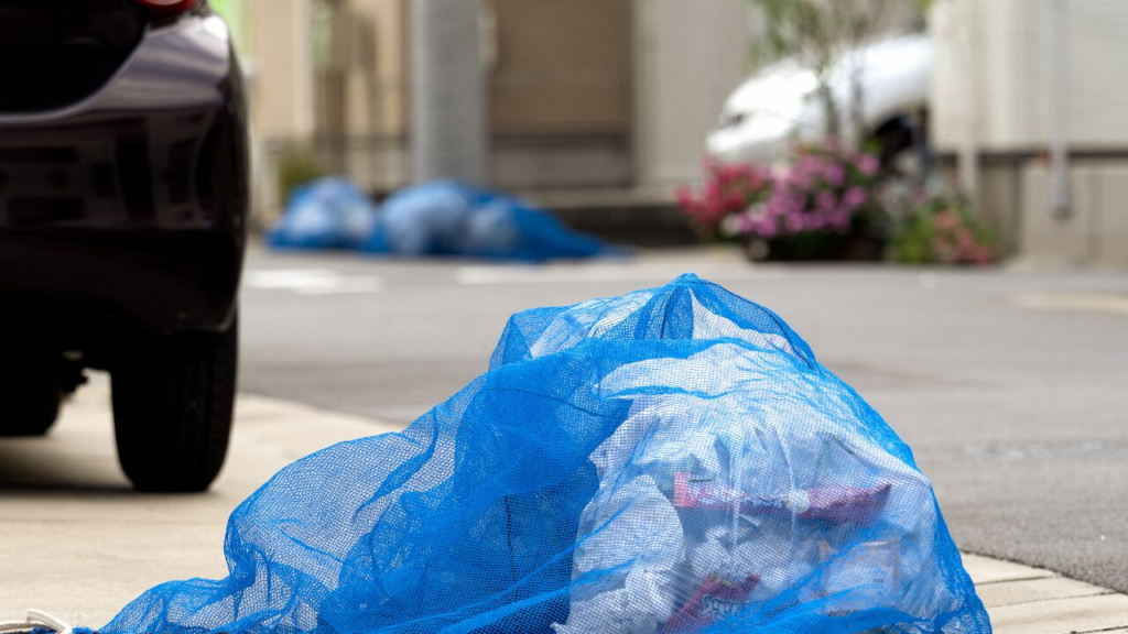 ゴミ捨てで近所の目が気になる…不安を減らす心構えと7つの対策法