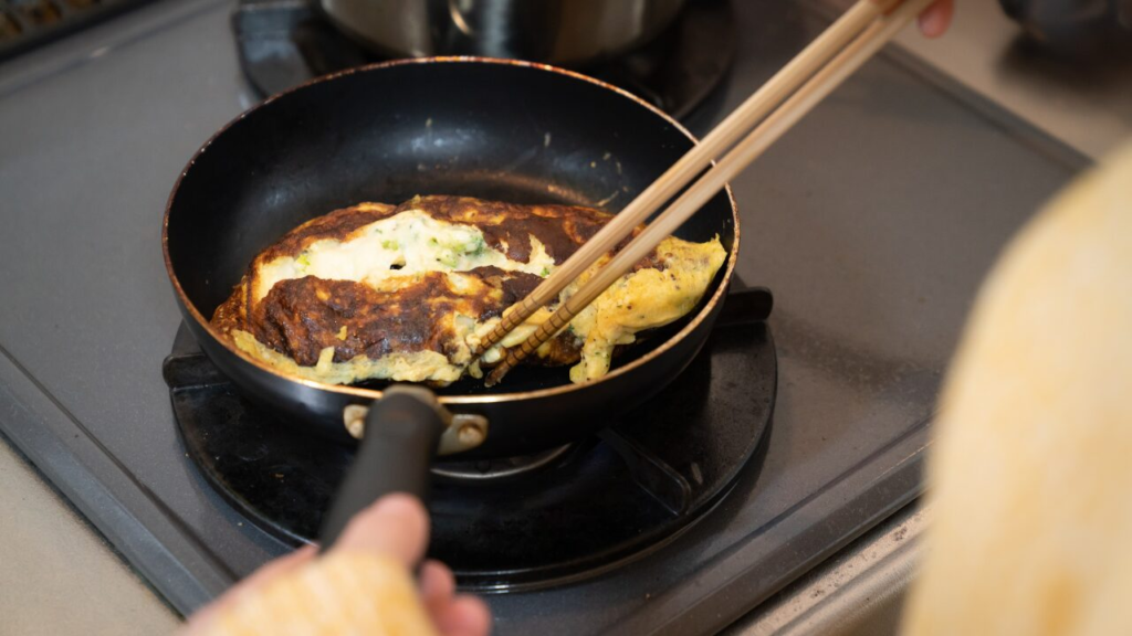 卵焼きが茶色くなるのは焦げ?正しい火加減ときれいな色に仕上げるコツを解説!