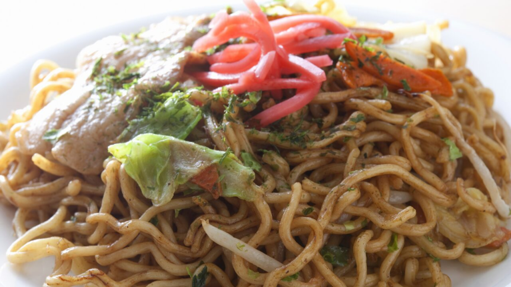 焼きそばの麺がべちゃべちゃに…原因とプロが教えるシャキッと仕上げる対策5選！