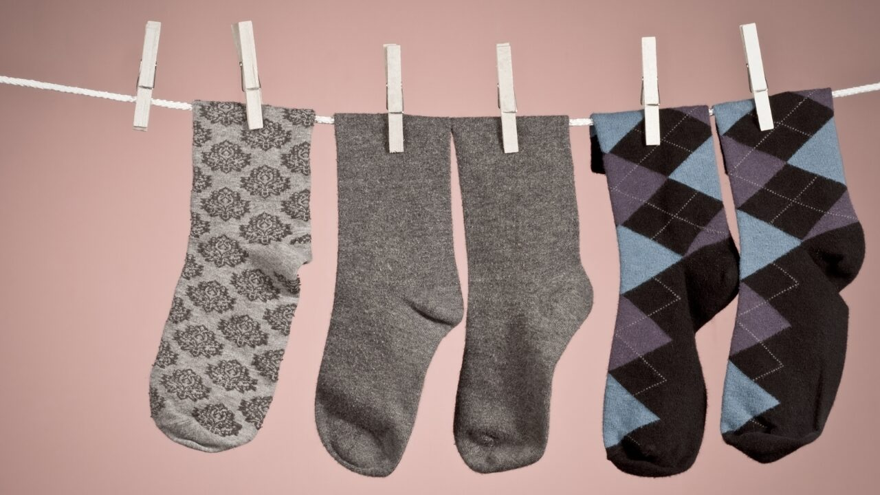 靴下を“お風呂の残り湯”で洗うとニオイ残りが減る