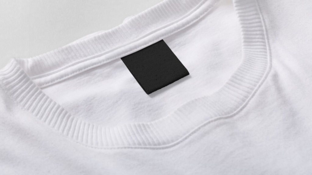 Tシャツの首がよれる原因と元に戻す方法｜ヨレ防止・復活ケア完全ガイド