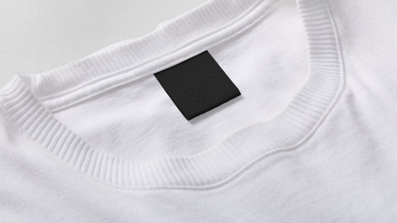 Tシャツの首がよれる原因と元に戻す方法｜ヨレ防止・復活ケア完全ガイド