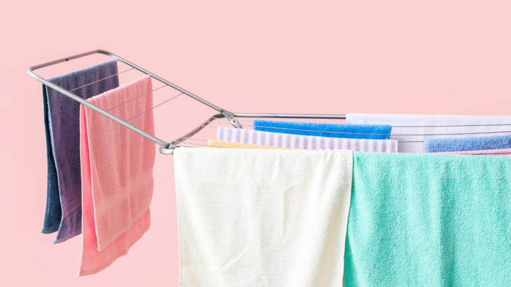 【保存版】タオルの干し方で臭い防止＆ふわっと仕上げ！今すぐ試せる簡単テクニック