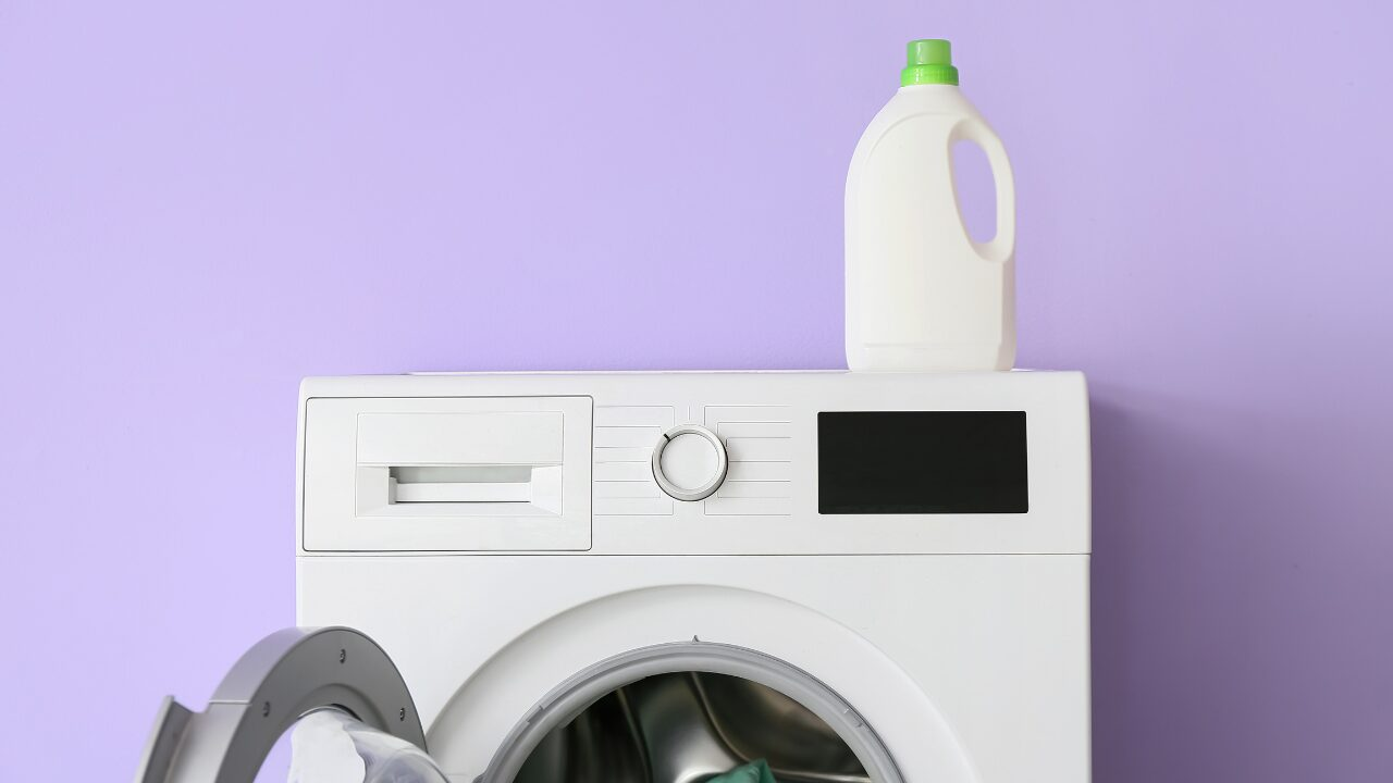 衣類用漂白剤おすすめ11選｜黄ばみ・黒ずみを徹底除去！塩素系・酵素系の違いや正しい使い方も解説