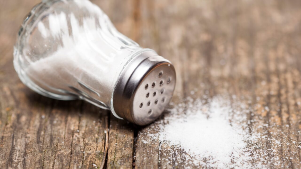 【保存版】料理に塩を入れすぎた時のリカバリー法7選｜もう捨てないで済む！