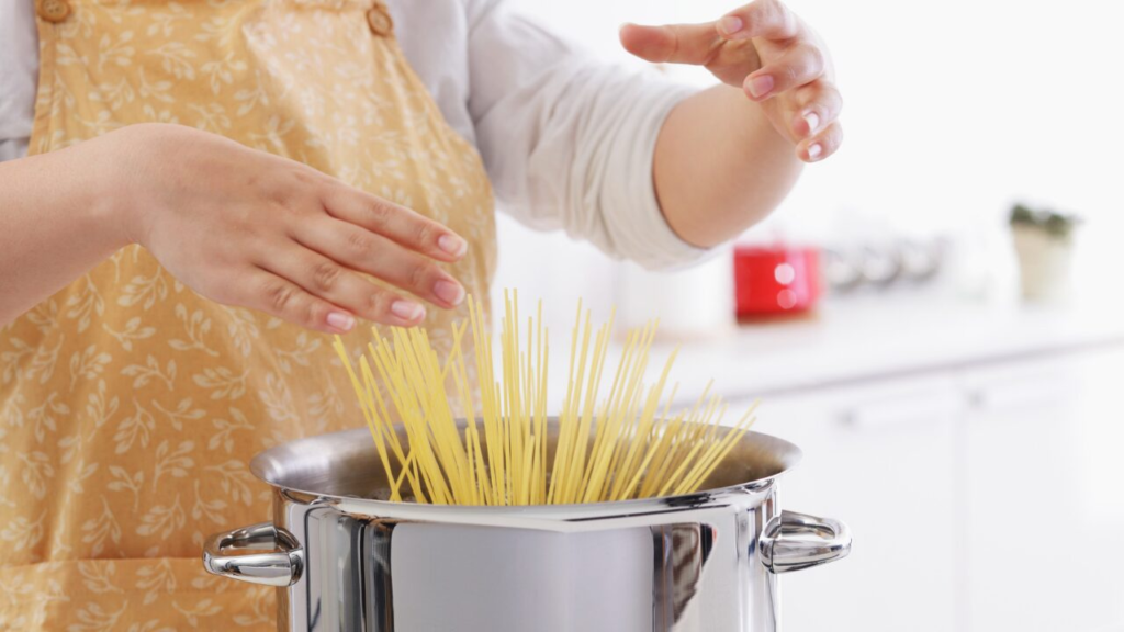 初心者必見！パスタがくっつかない方法｜茹で方のコツとNG習慣を徹底解説