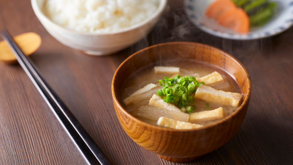 和食の配膳マナー｜基本の「一汁三菜」の配置とは？