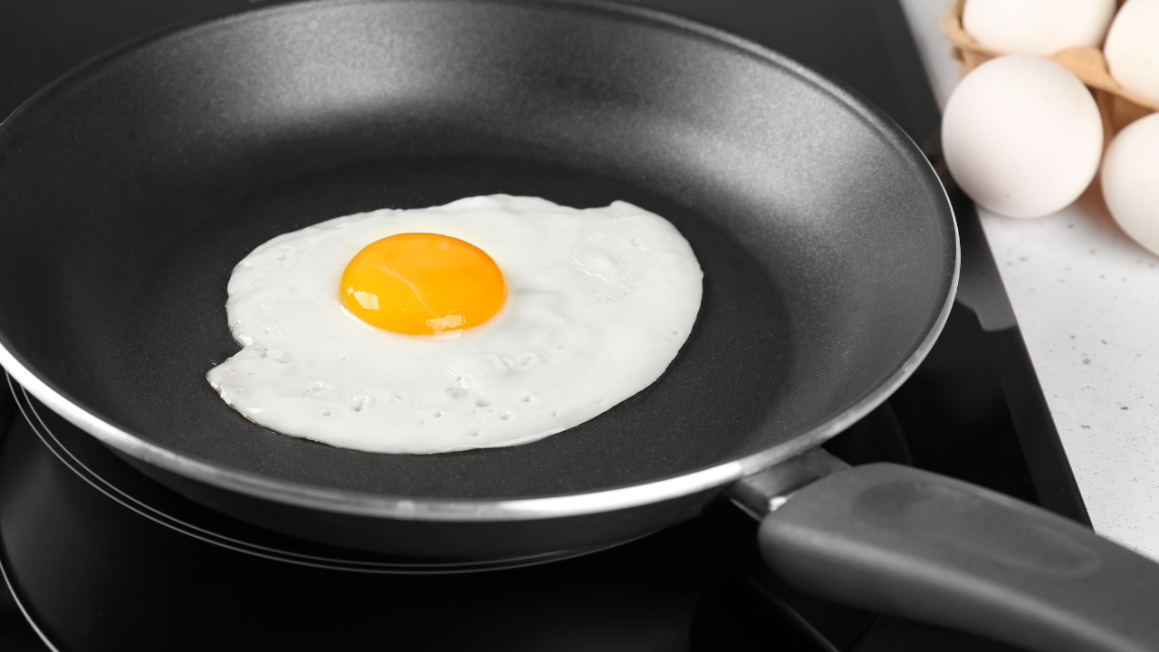 目玉焼きは裏返すべき？両面焼きと片面焼きの違い＆おすすめの焼き方を解説！