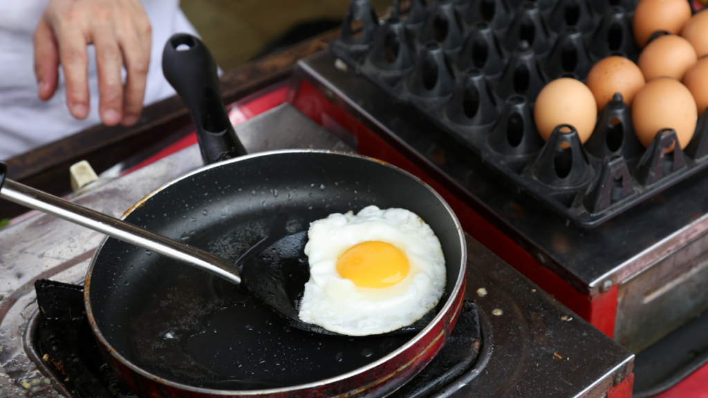 黄身が破れない！裏返すときのコツ＆便利グッズ