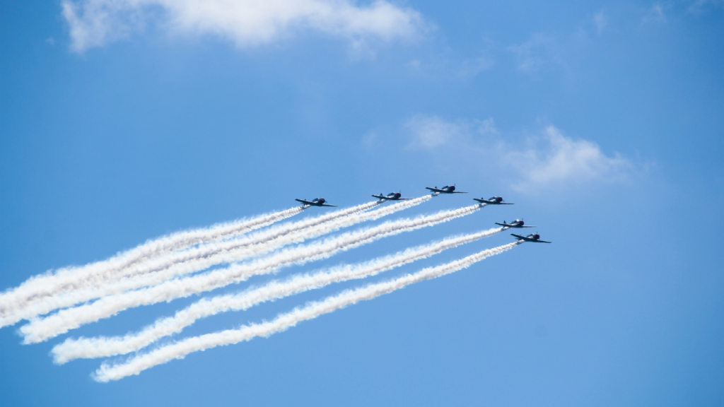 温度・風・空気の流れが煙の行方を決める