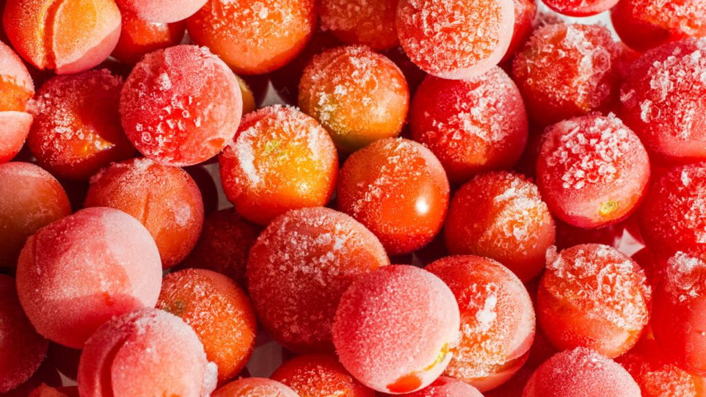 冷凍トマトの皮が割れるのはなぜ?原因と正しい保存・解凍法を解説!