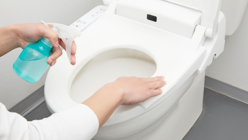トイレ掃除は重曹スプレーで便座裏もピカピカ！簡単な作り方と正しい使い方ガイド