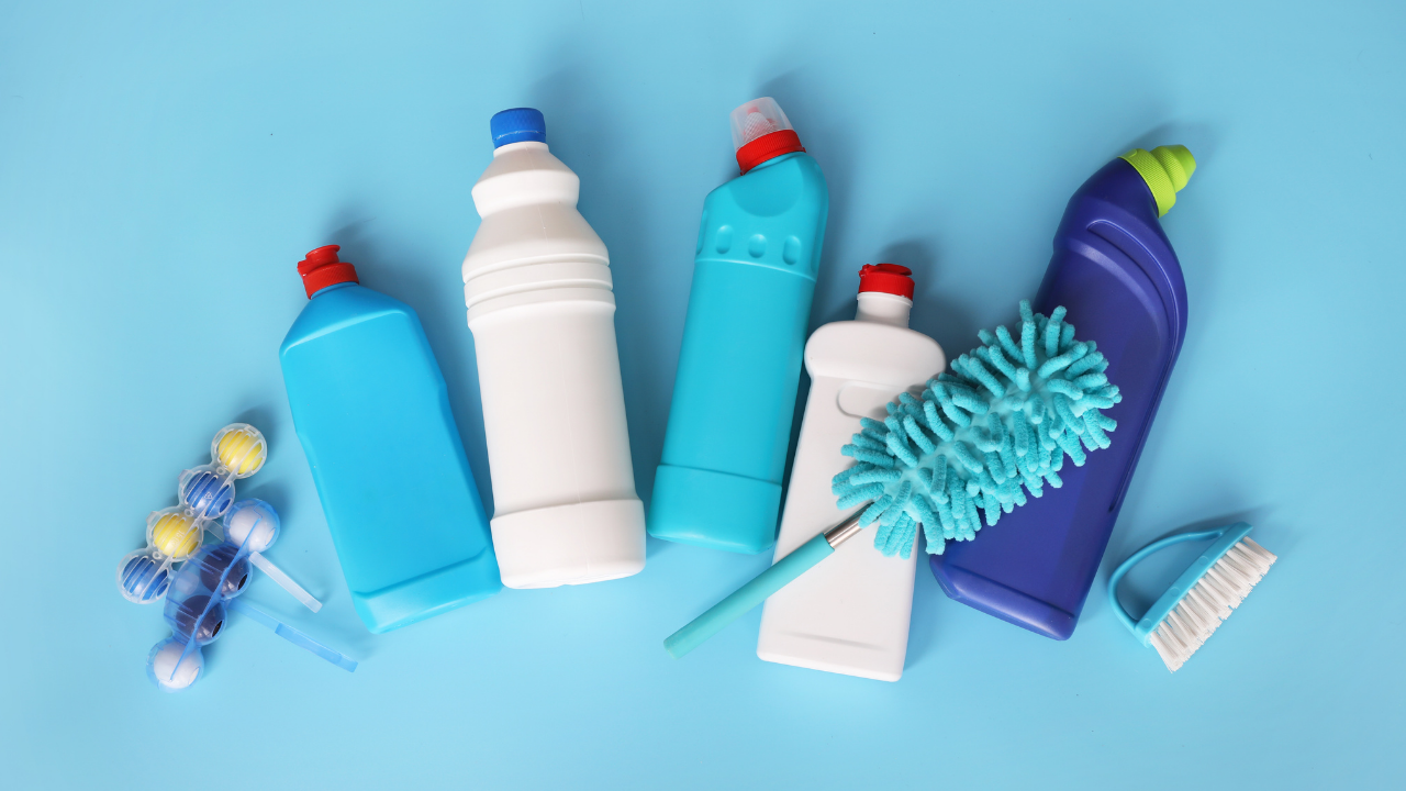 トイレ掃除道具は“中にまとめて置く”が正解？衛生的＆時短になる収納術を解説！