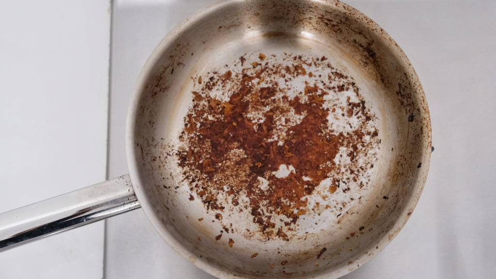 重曹で鍋のこびりつきを落とす！つけ置きと煮沸、効果が高いのはどっち？徹底比較ガイド