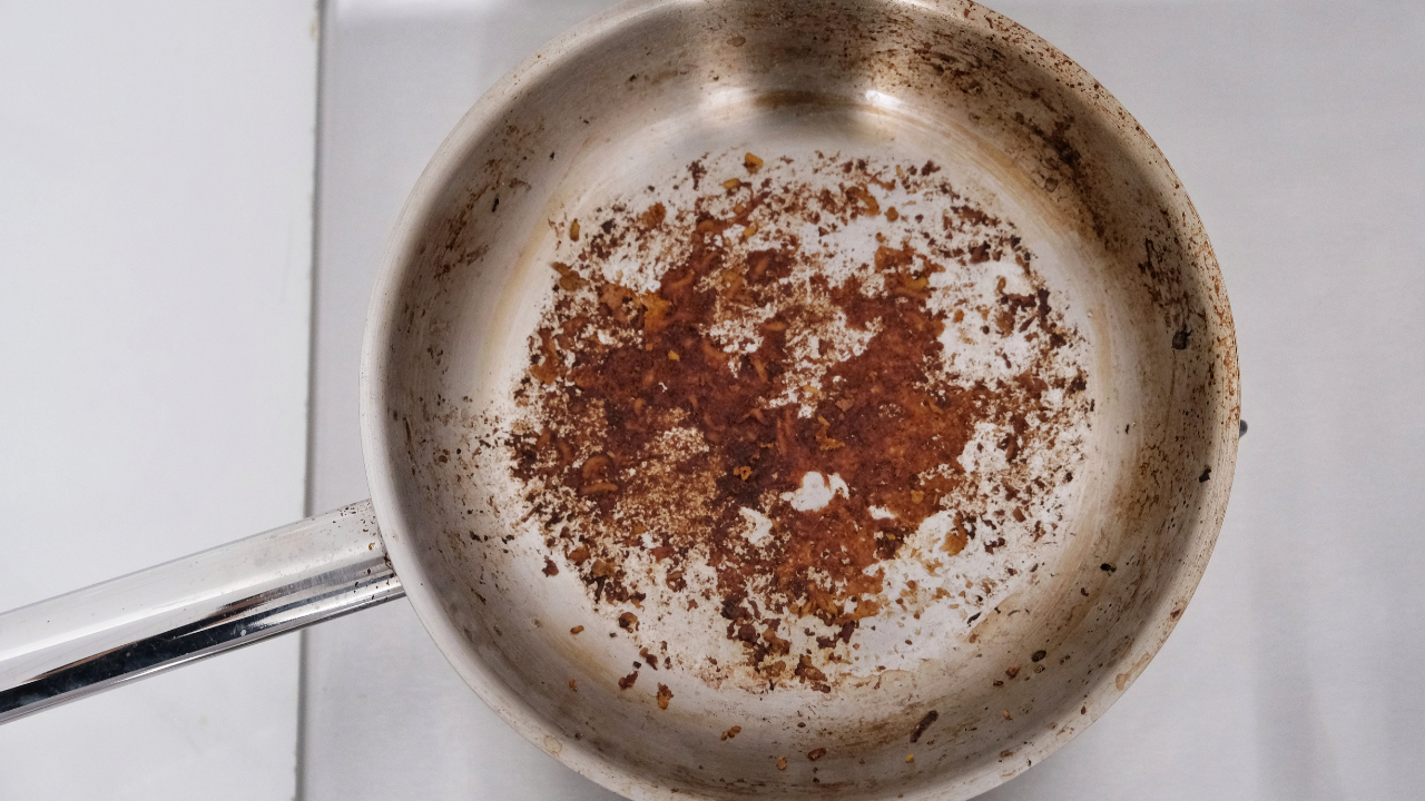 重曹で鍋のこびりつきを落とす！つけ置きと煮沸、効果が高いのはどっち？徹底比較ガイド