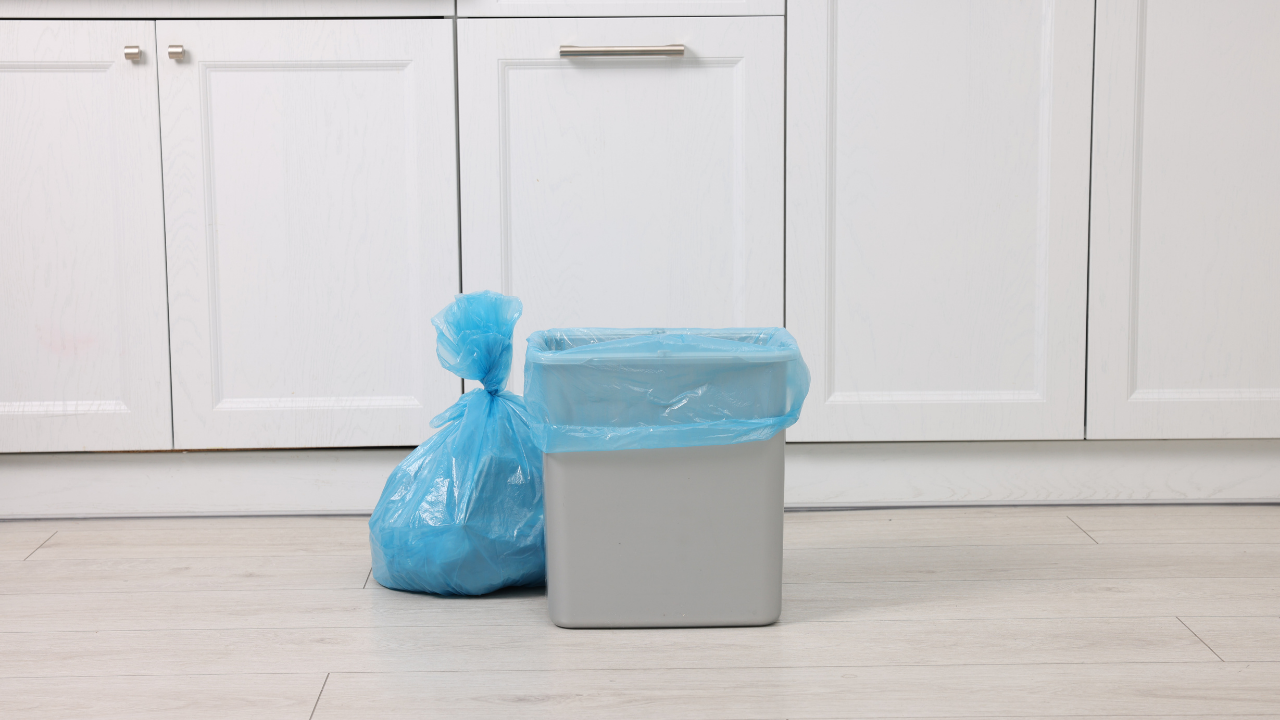 ゴミ箱の臭いが気になる原因とは？今すぐ試せるニオイ対策＆裏技10選！