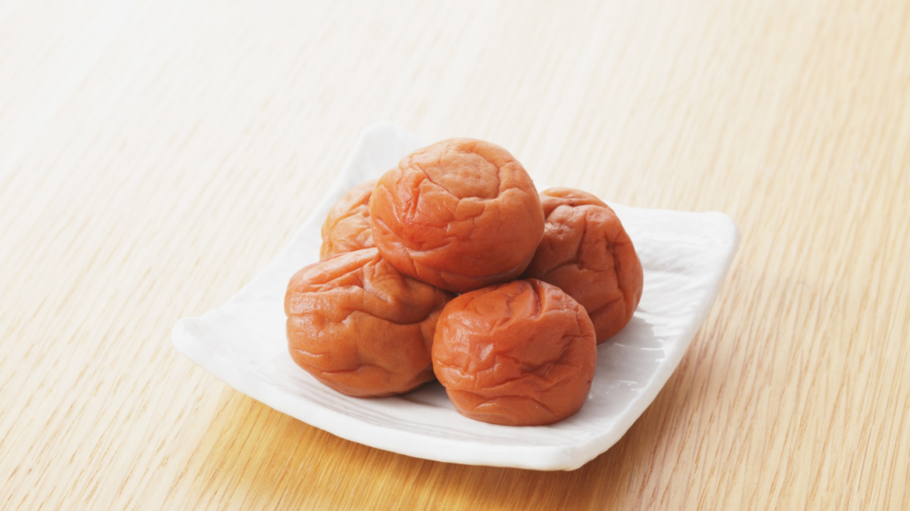 梅干しの種は食べても大丈夫?知られざる中毒性や体への影響を解説!