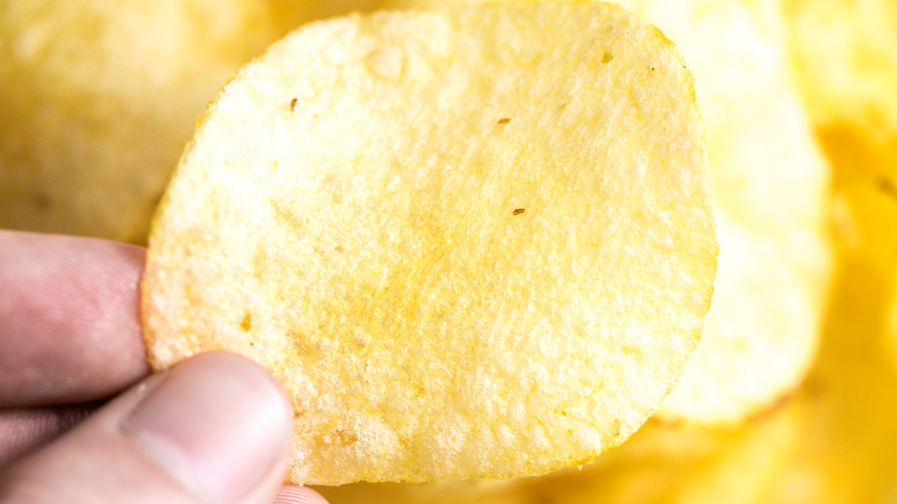 ポテトチップスを温めると揚げたて感が復活する理由｜電子レンジでサクサクに！
