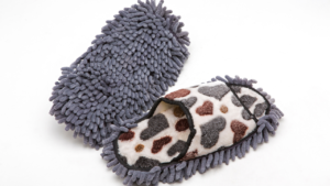 歩くだけで床ピカピカ!“モップスリッパ”で家中ラクしてキレイ革命