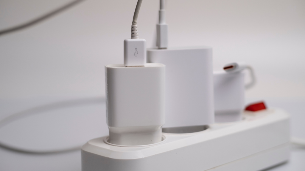 こんな使い方はNG？節電タップの注意点