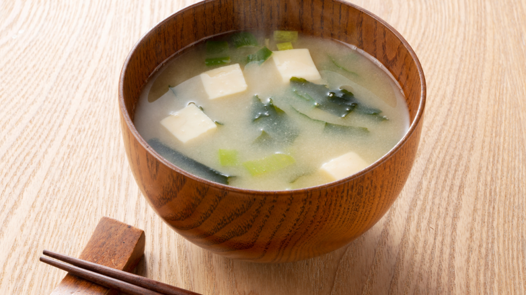 味噌汁はなぜ左？和食マナーと配膳の意味をわかりやすく解説！