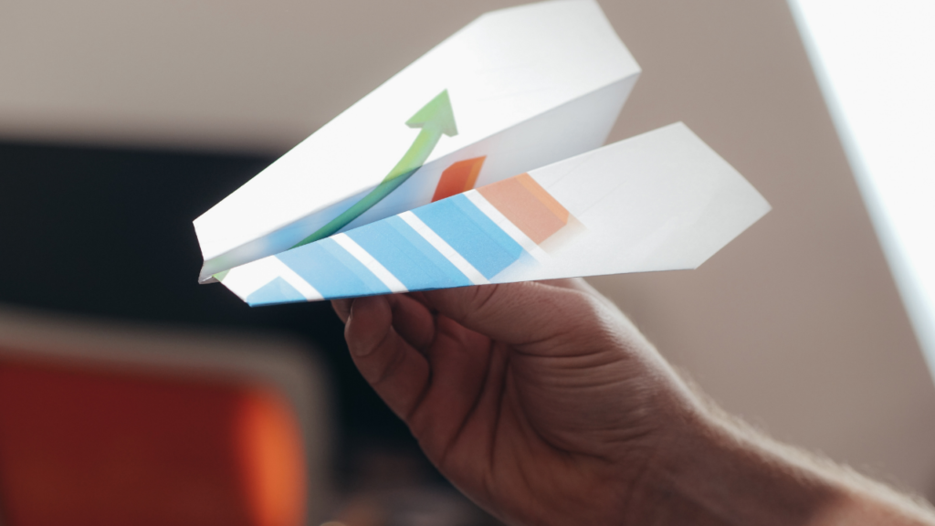 紙飛行機の羽角度調整のコツ