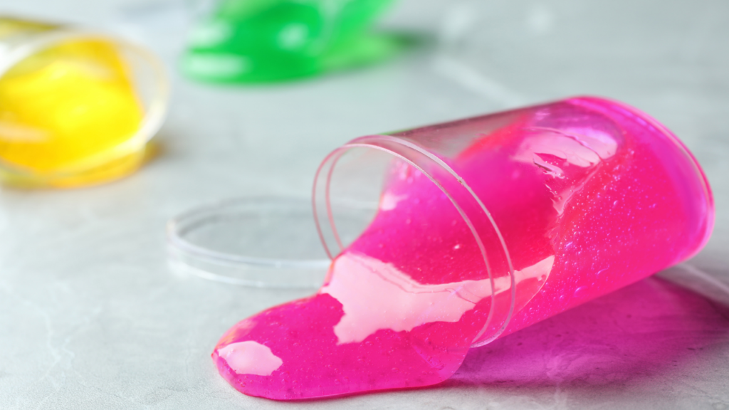 スライムの色が変わる仕組みとは？温度や光で変化する“化学のふしぎ”を実験で体感！