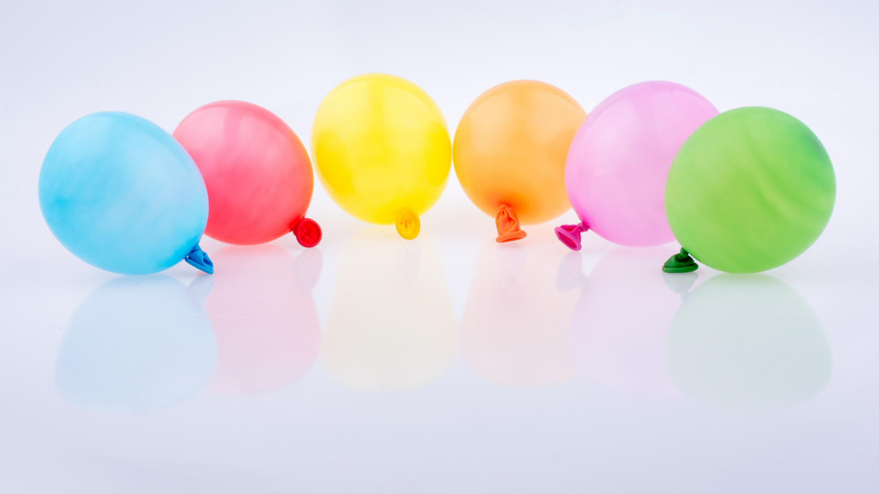 風船に砂を入れると飛ばない理由とは？｜重さと浮力の関係をわかりやすく解説