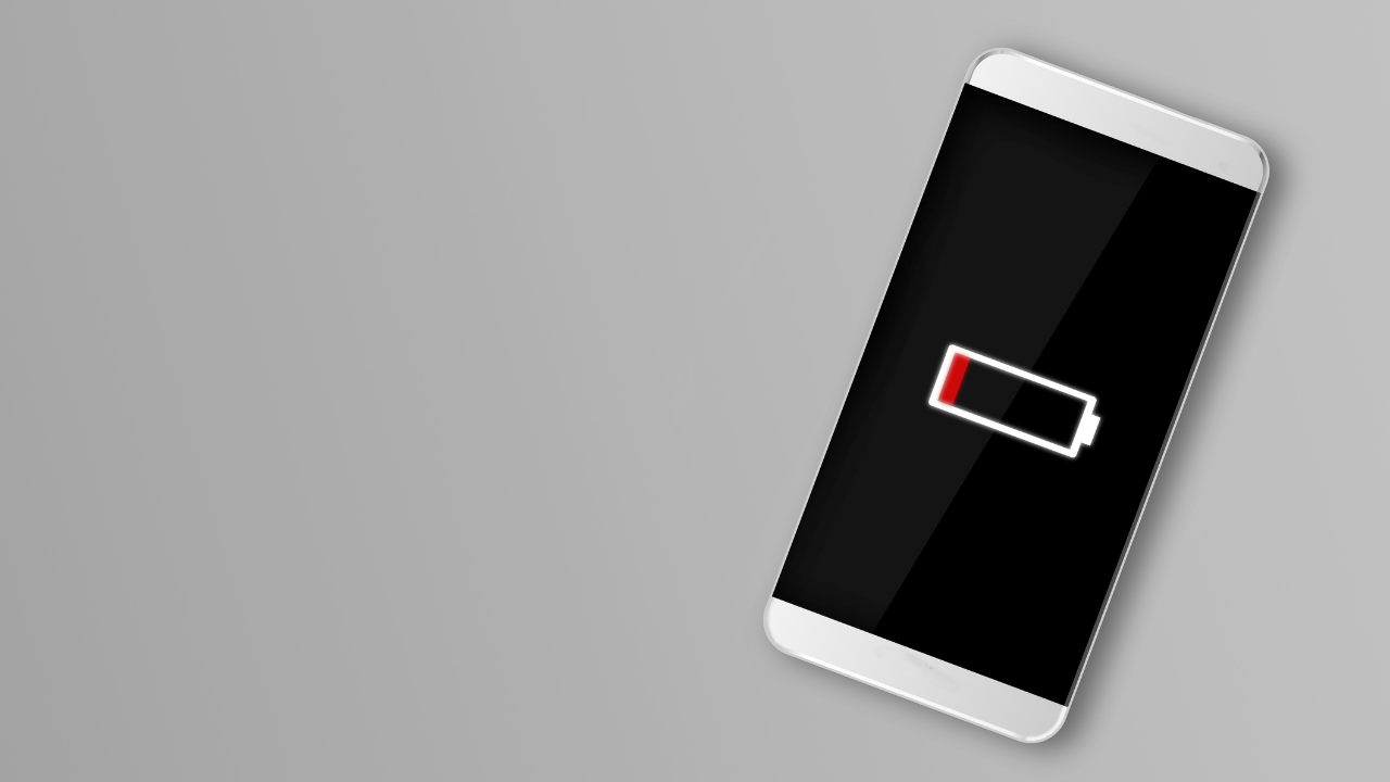 スマホを操作していないのに充電が減る原因とは？知らずに消耗している5つの理由と対策法