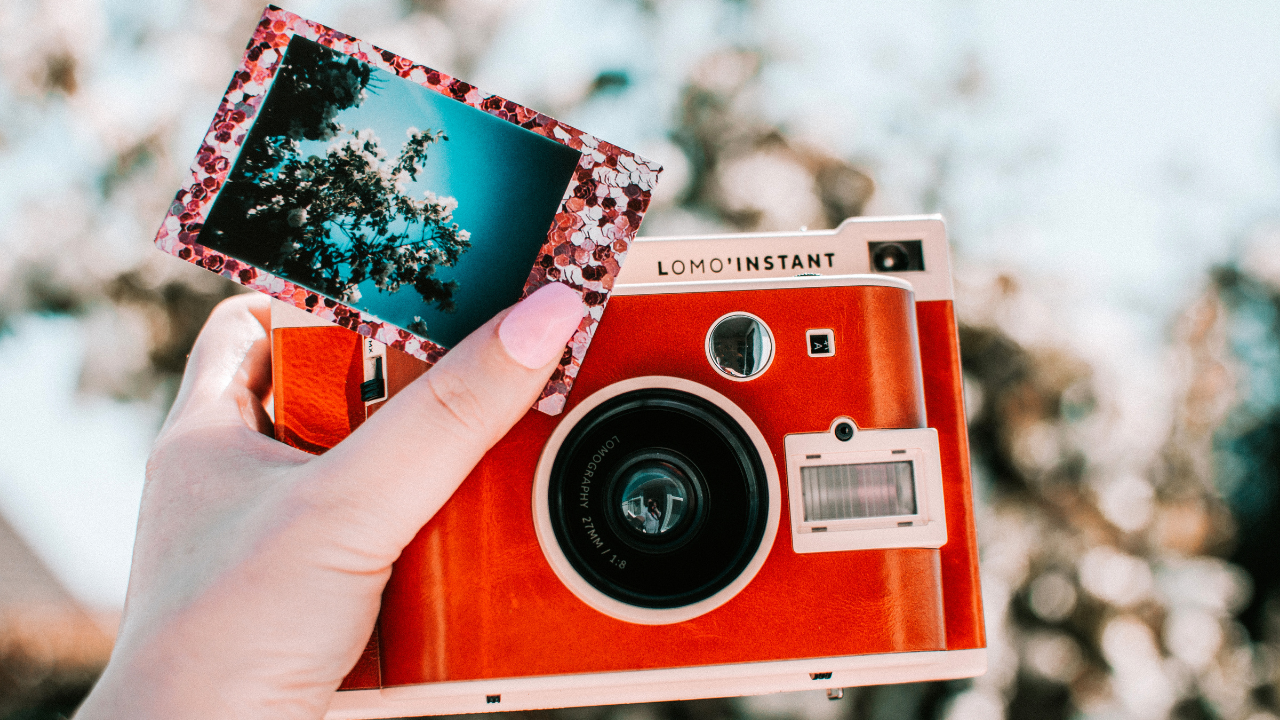 「エモい」の意味とは？若者言葉の正しい使い方と由来をわかりやすく解説