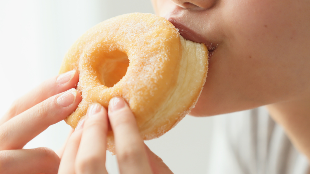 【保存版】甘いものがやめられない原因とは?脳・ホルモンの仕組みを専門家が徹底解説